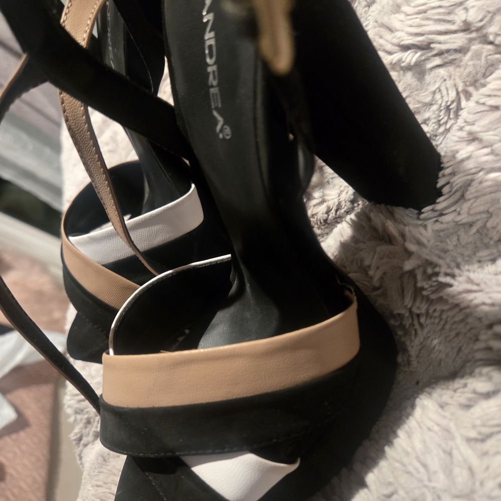 ANDREA FENZI Women's Black and Tan Heels